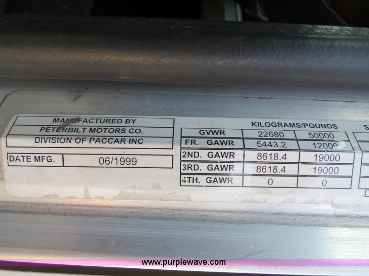 image for item B4529 2000 Peterbilt 377 semi truck