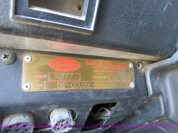 image for item B4529 2000 Peterbilt 377 semi truck