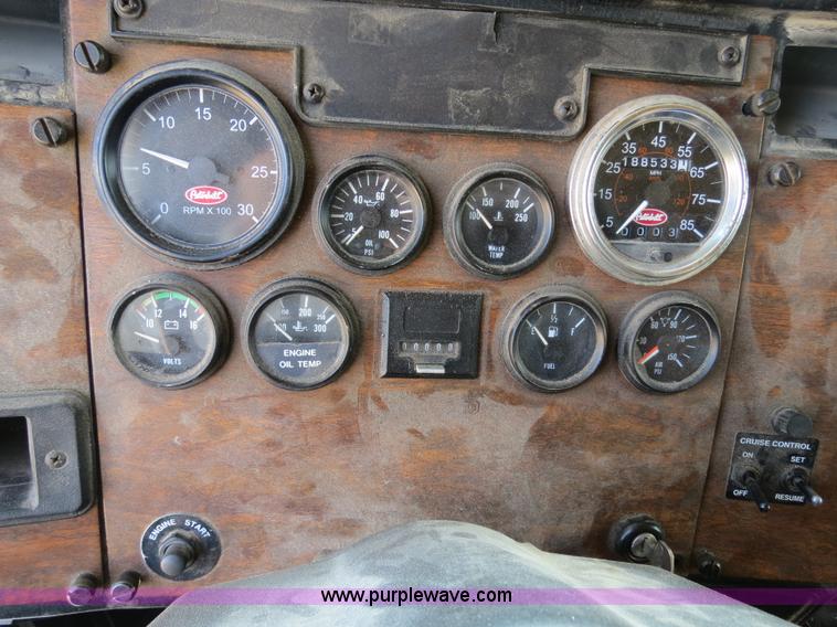 image for item B4529 2000 Peterbilt 377 semi truck