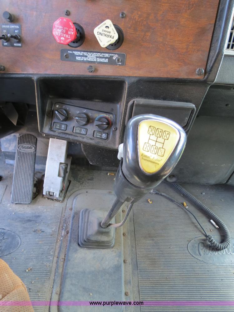 image for item B4529 2000 Peterbilt 377 semi truck