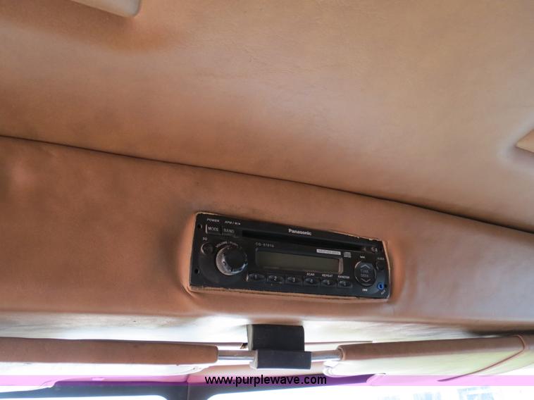 image for item B4529 2000 Peterbilt 377 semi truck