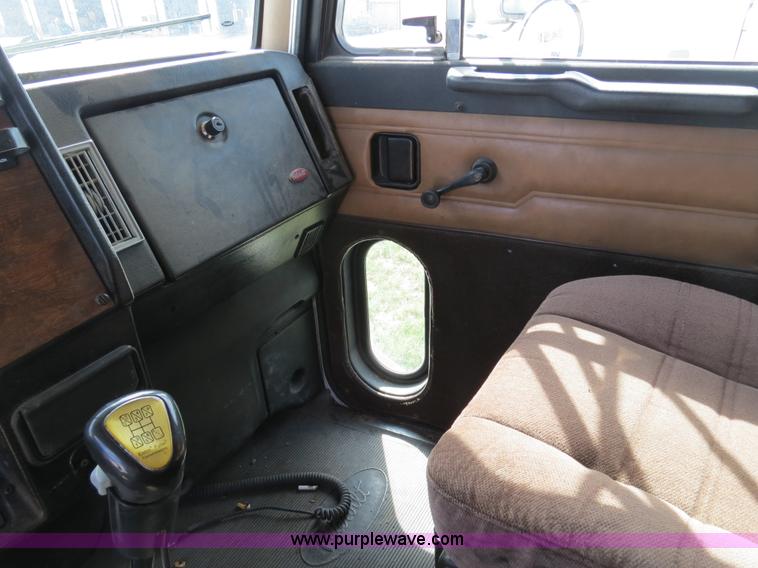 image for item B4529 2000 Peterbilt 377 semi truck