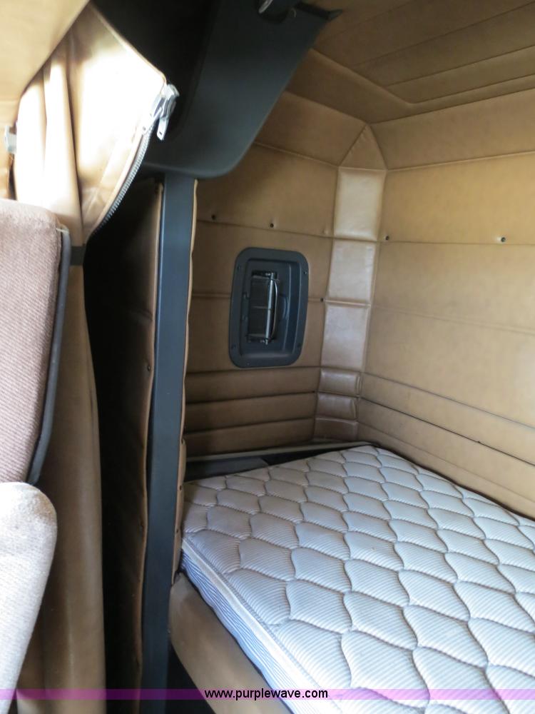 image for item B4529 2000 Peterbilt 377 semi truck