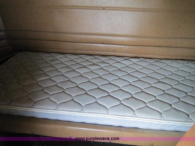 image for item B4529 2000 Peterbilt 377 semi truck