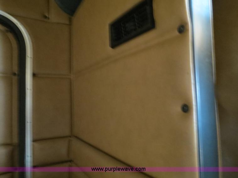 image for item B4529 2000 Peterbilt 377 semi truck