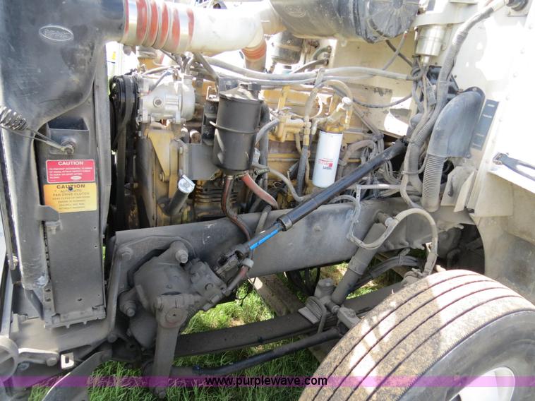 image for item B4529 2000 Peterbilt 377 semi truck