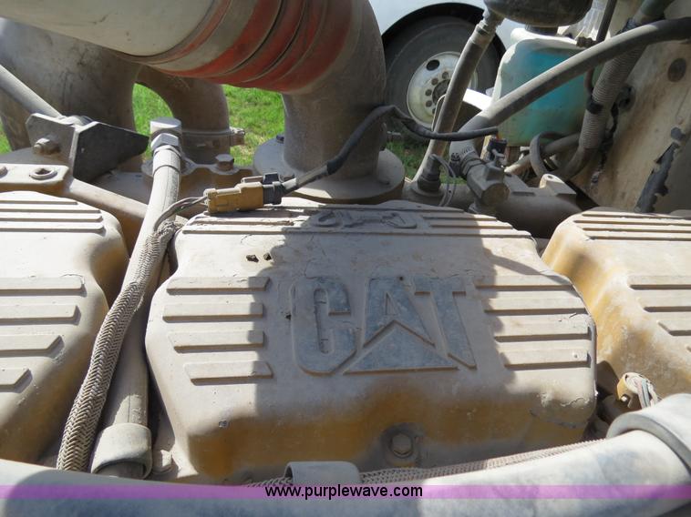 image for item B4529 2000 Peterbilt 377 semi truck