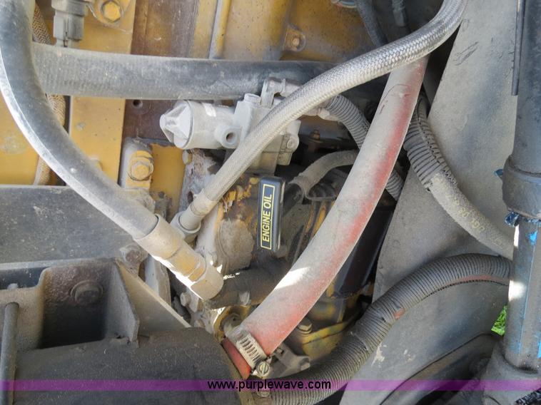 image for item B4529 2000 Peterbilt 377 semi truck