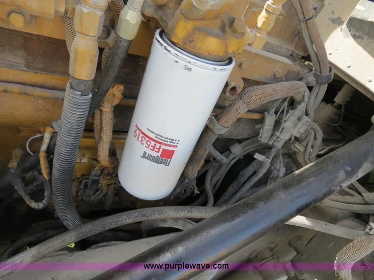 image for item B4529 2000 Peterbilt 377 semi truck