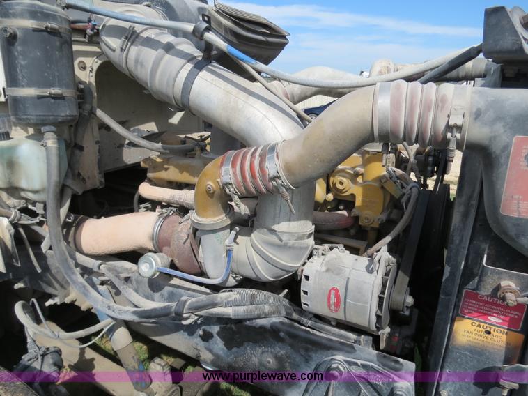 image for item B4529 2000 Peterbilt 377 semi truck