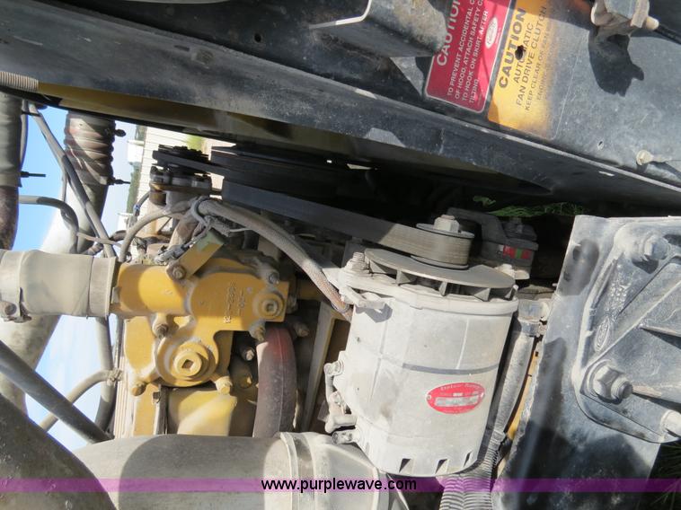 image for item B4529 2000 Peterbilt 377 semi truck