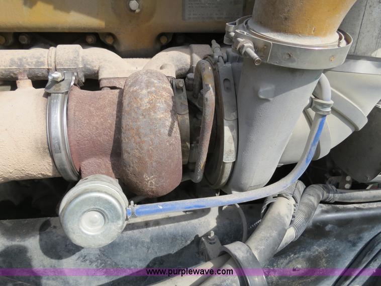 image for item B4529 2000 Peterbilt 377 semi truck