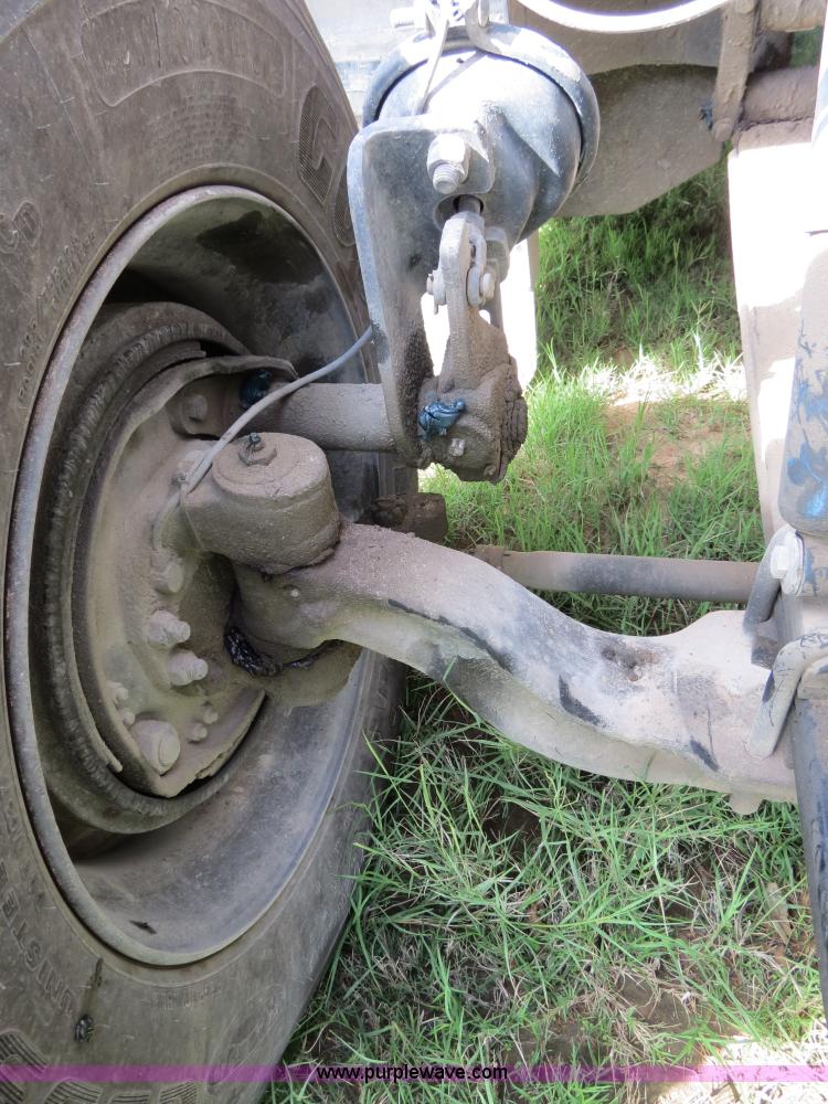 image for item B4529 2000 Peterbilt 377 semi truck