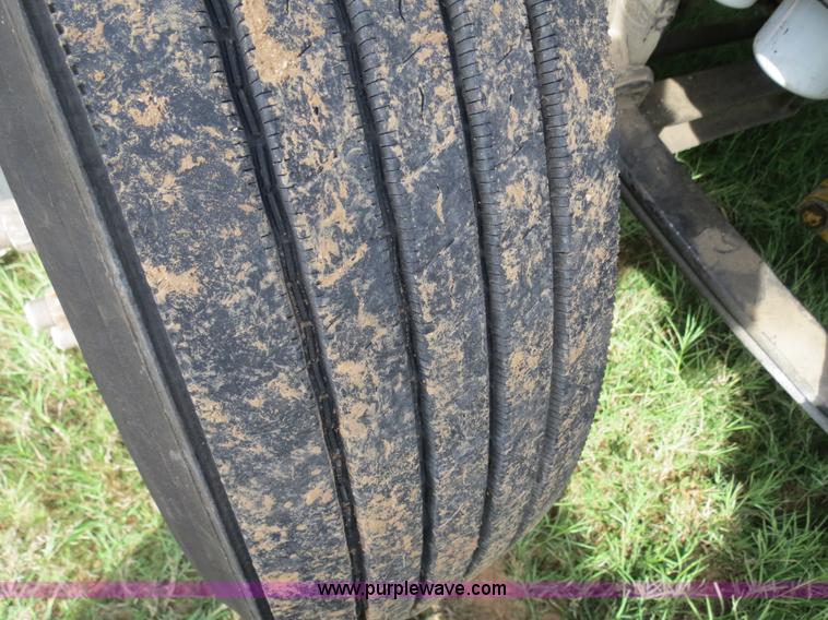 image for item B4529 2000 Peterbilt 377 semi truck