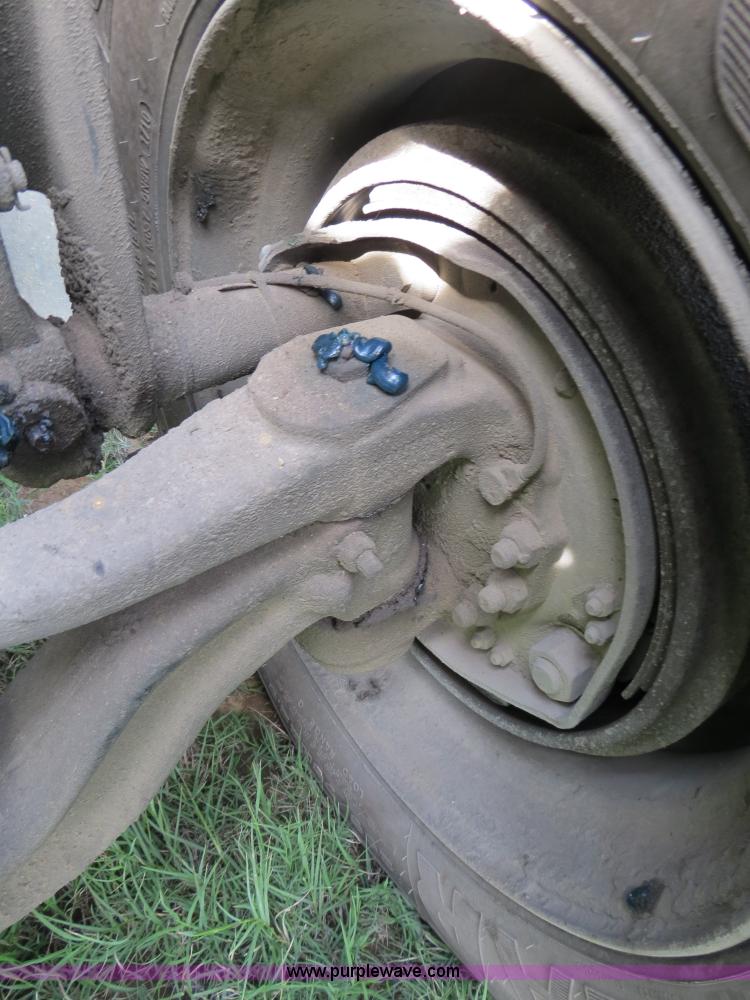 image for item B4529 2000 Peterbilt 377 semi truck