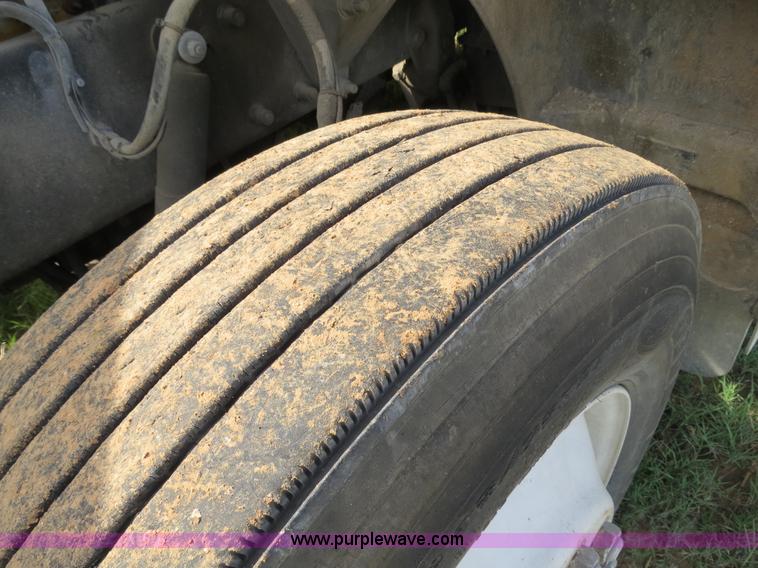 image for item B4529 2000 Peterbilt 377 semi truck