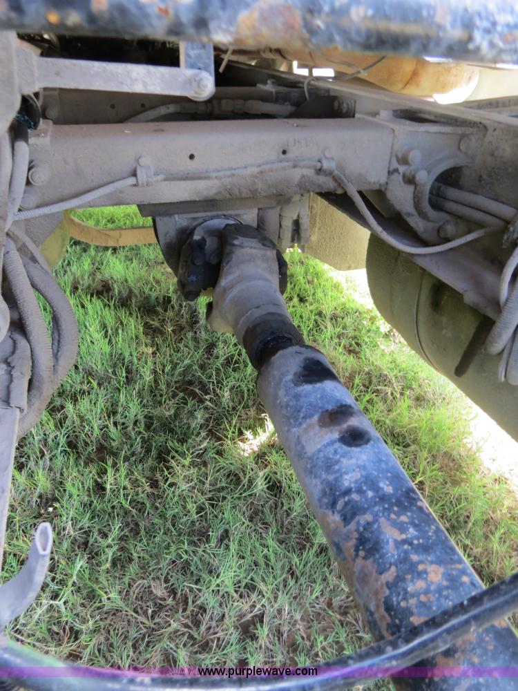 image for item B4529 2000 Peterbilt 377 semi truck