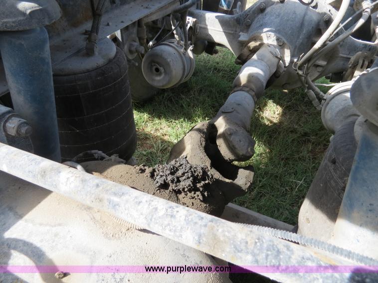 image for item B4529 2000 Peterbilt 377 semi truck