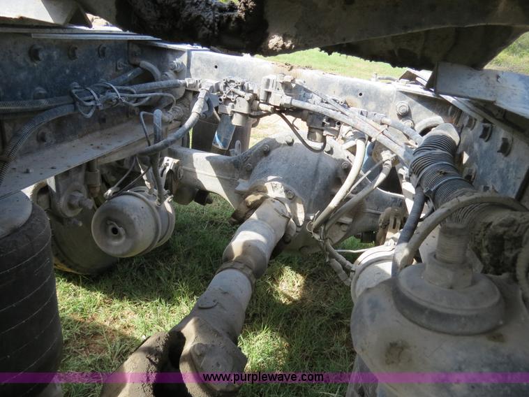 image for item B4529 2000 Peterbilt 377 semi truck