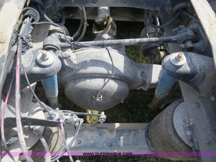 image for item B4529 2000 Peterbilt 377 semi truck