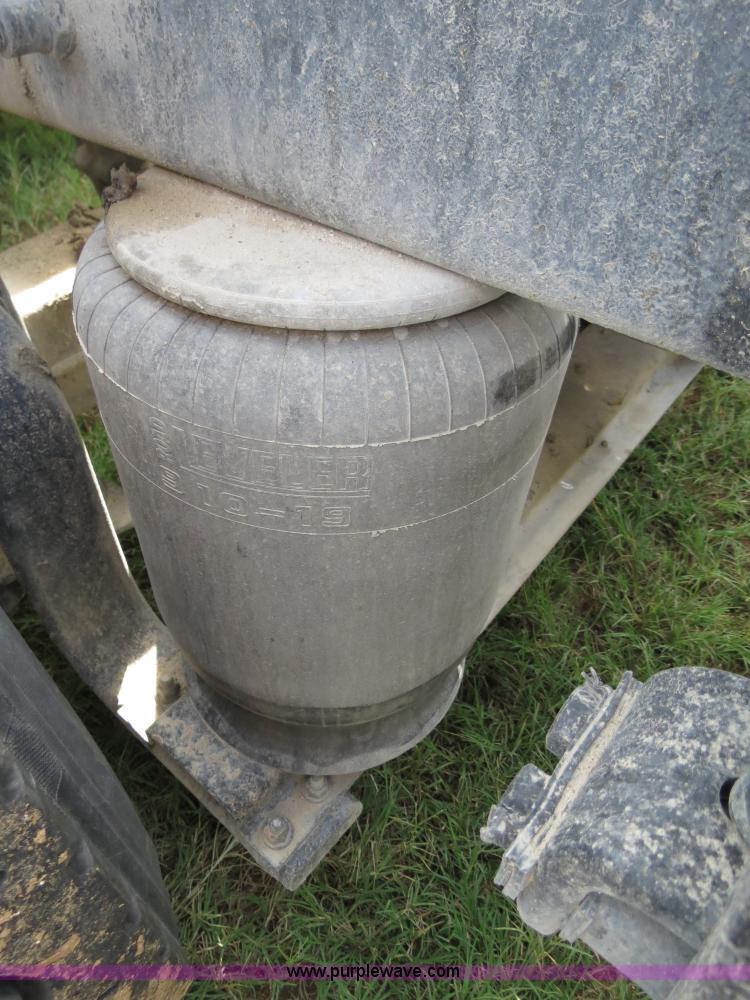 image for item B4529 2000 Peterbilt 377 semi truck