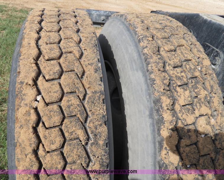 image for item B4529 2000 Peterbilt 377 semi truck