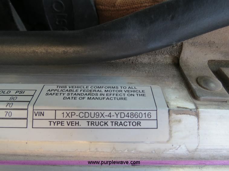 image for item B4529 2000 Peterbilt 377 semi truck