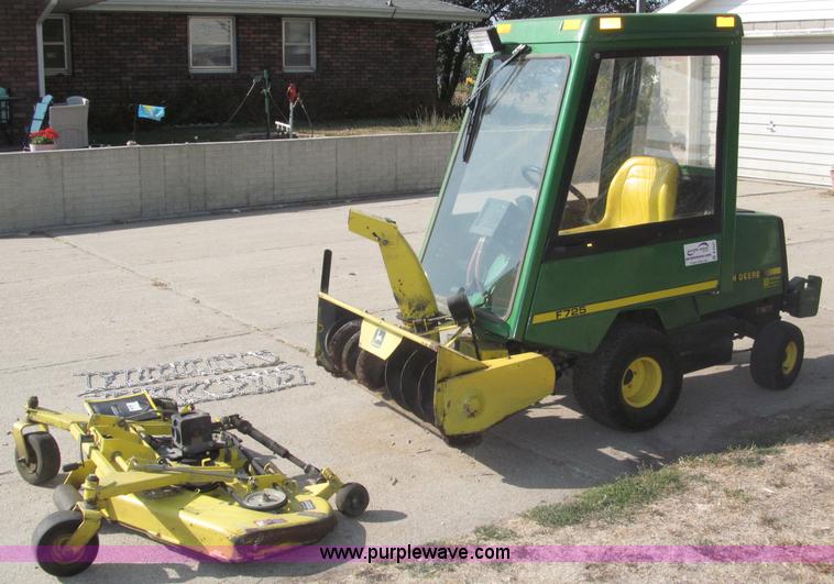 image for item B5227 2003 John Deere F725 front mount snow thrower/mower