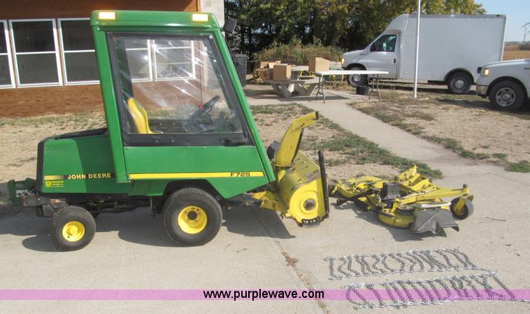 image for item B5227 2003 John Deere F725 front mount snow thrower/mower