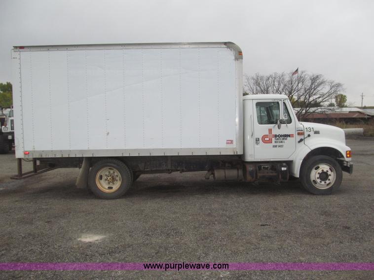 image for item B5245 2001 International 4700 box truck