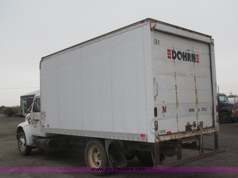 image for item B5245 2001 International 4700 box truck