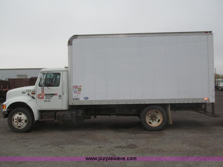 image for item B5245 2001 International 4700 box truck