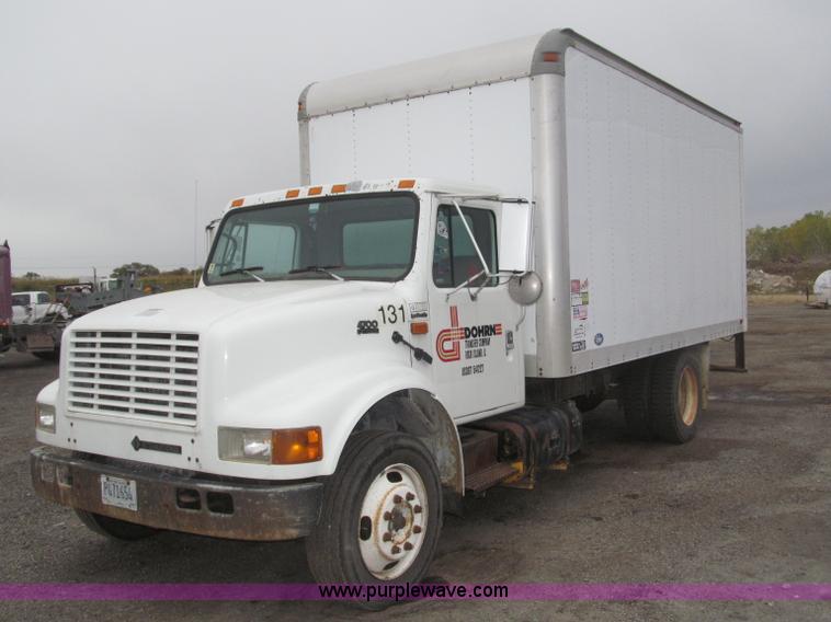 image for item B5245 2001 International 4700 box truck