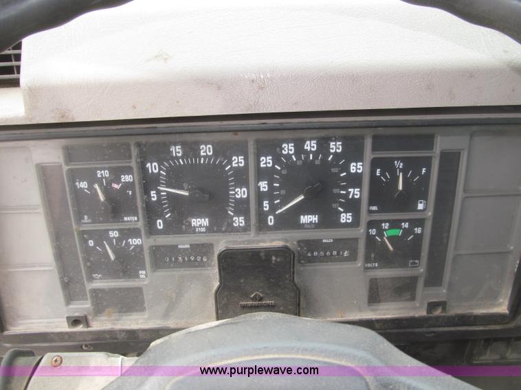 image for item B5245 2001 International 4700 box truck