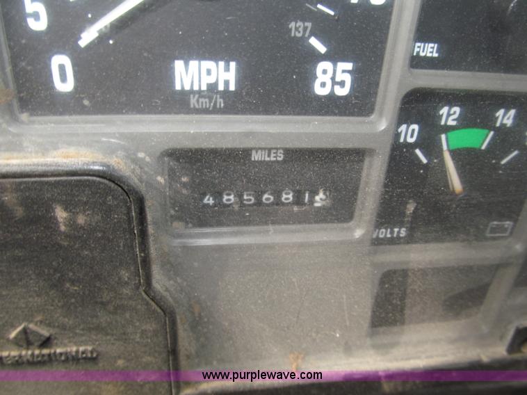 image for item B5245 2001 International 4700 box truck