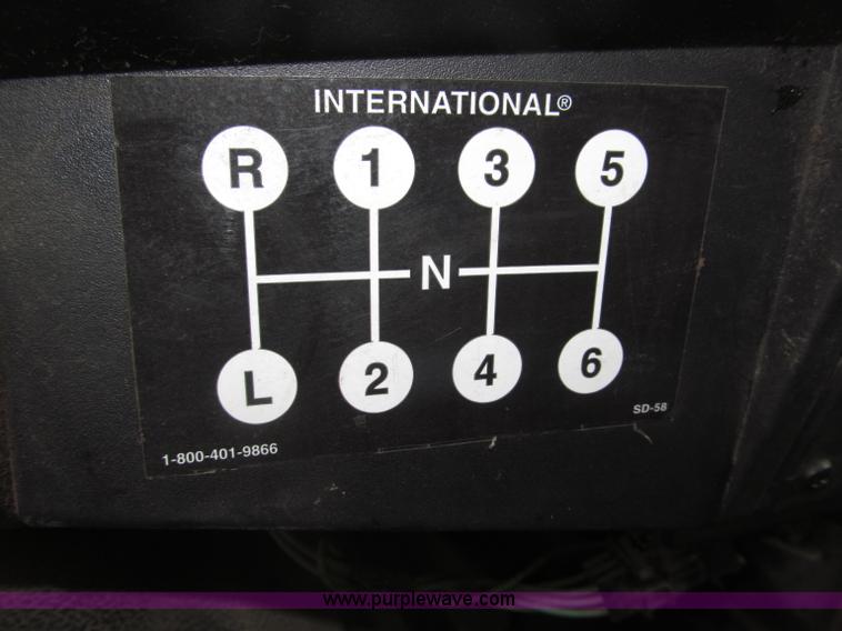 image for item B5245 2001 International 4700 box truck