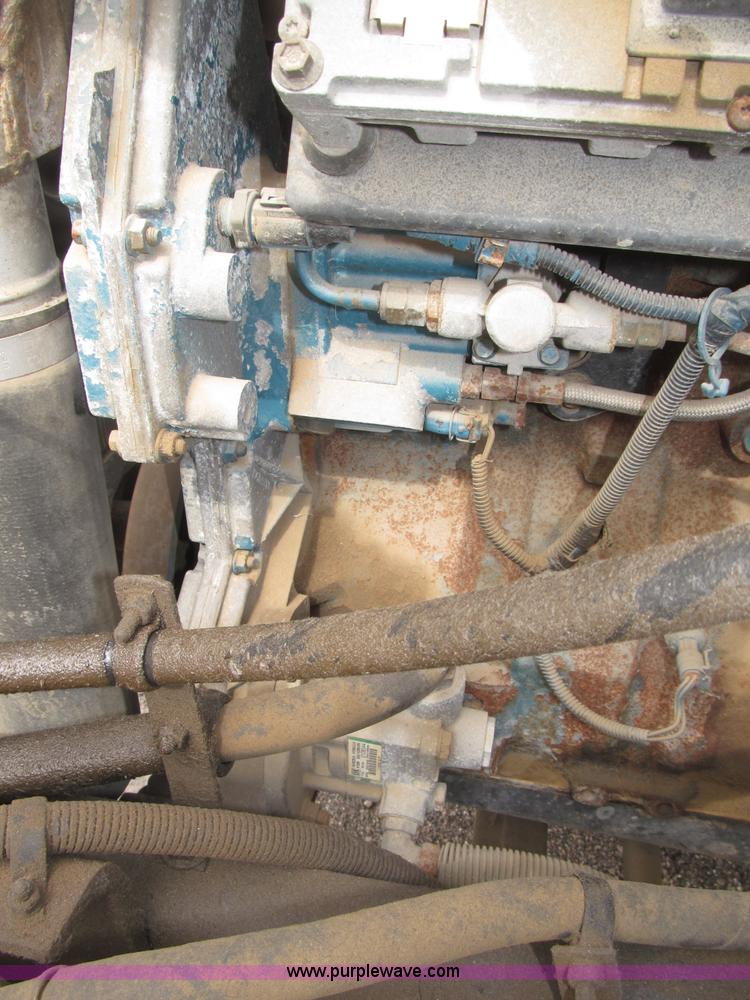 image for item B5245 2001 International 4700 box truck
