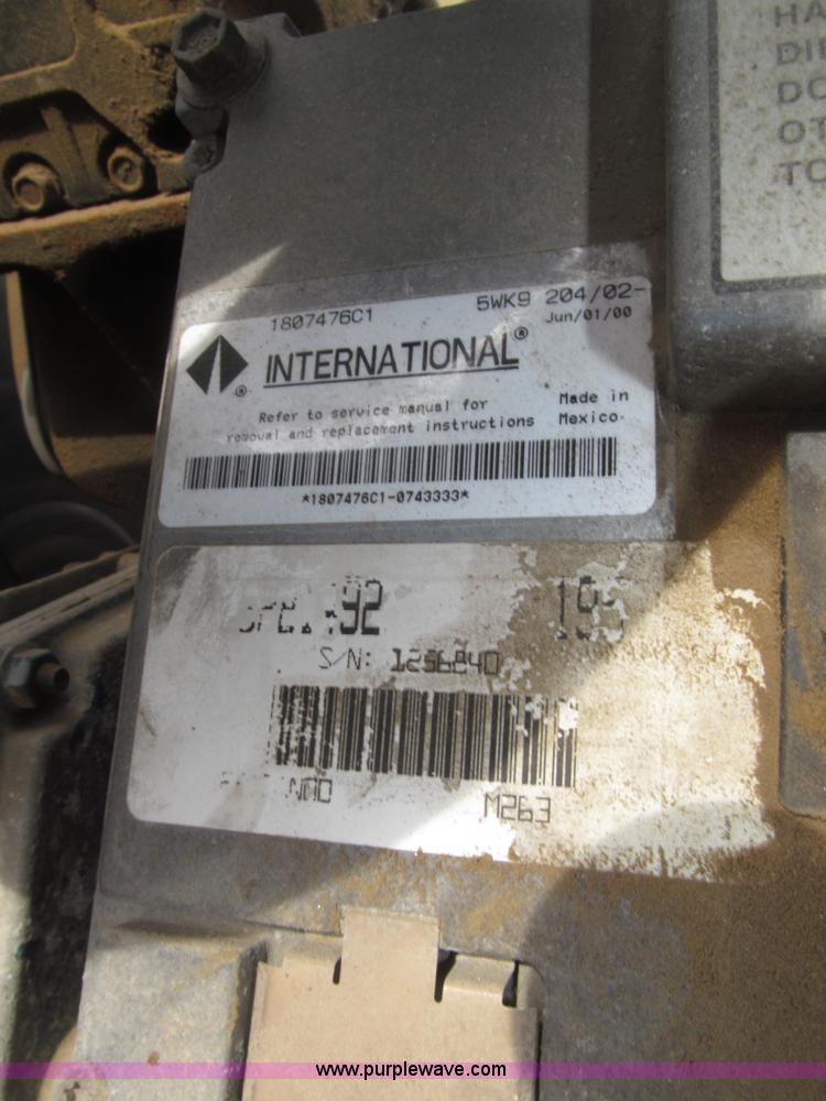 image for item B5245 2001 International 4700 box truck