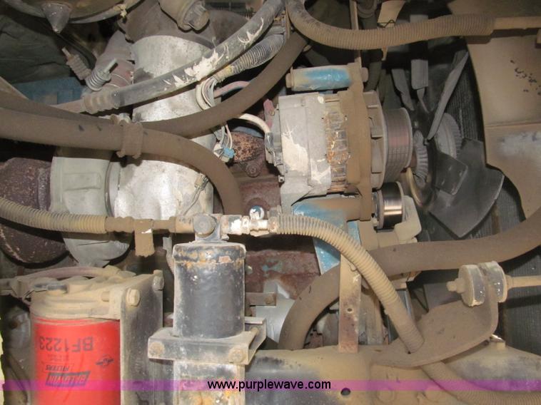 image for item B5245 2001 International 4700 box truck
