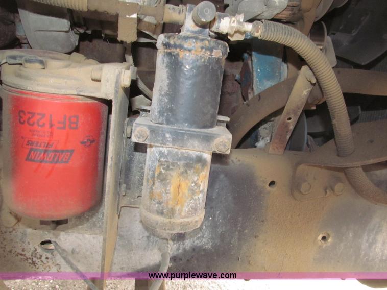 image for item B5245 2001 International 4700 box truck