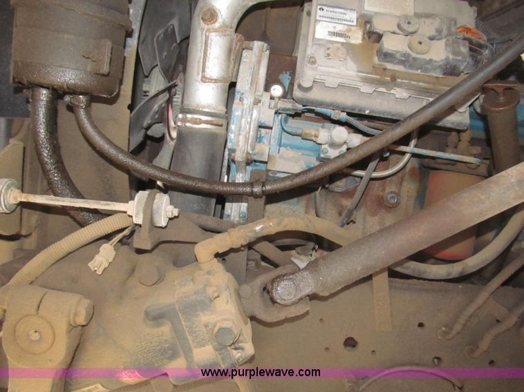 image for item B5245 2001 International 4700 box truck