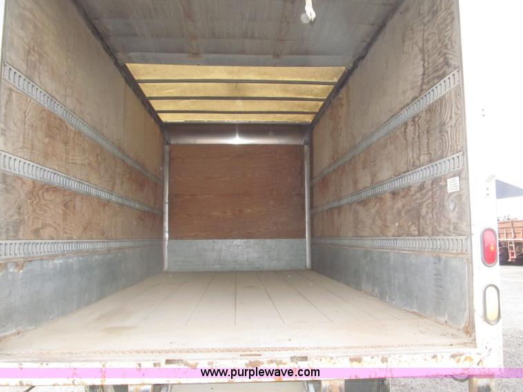 image for item B5245 2001 International 4700 box truck