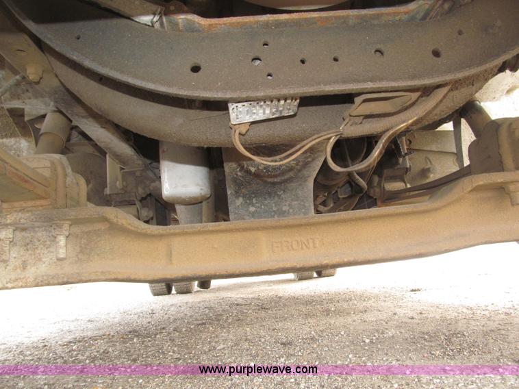 image for item B5245 2001 International 4700 box truck