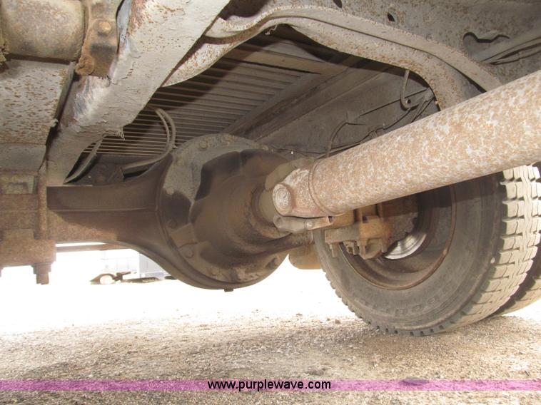 image for item B5245 2001 International 4700 box truck