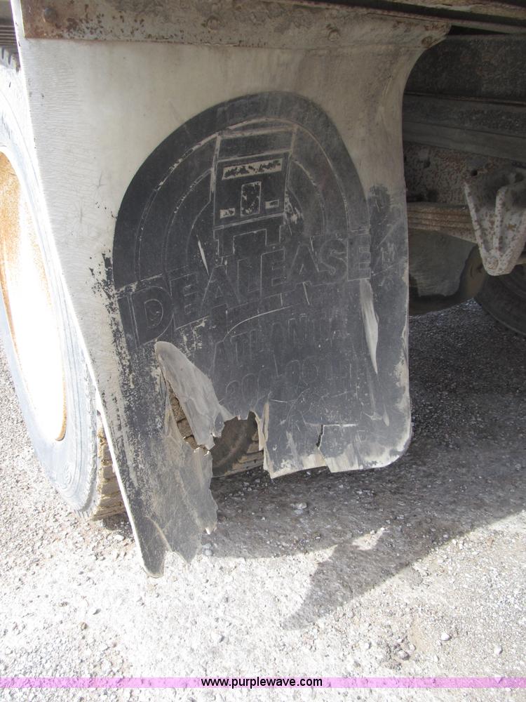image for item B5245 2001 International 4700 box truck
