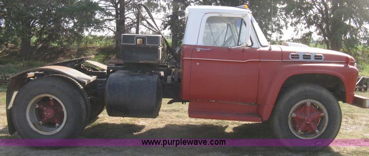image for item B8187 1966 Ford F750 truck
