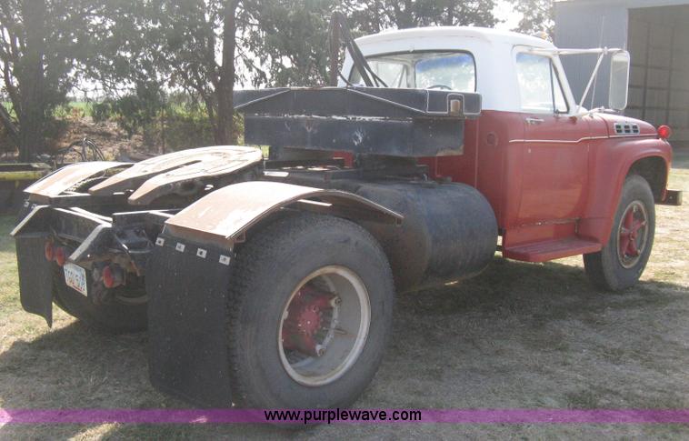 image for item B8187 1966 Ford F750 truck