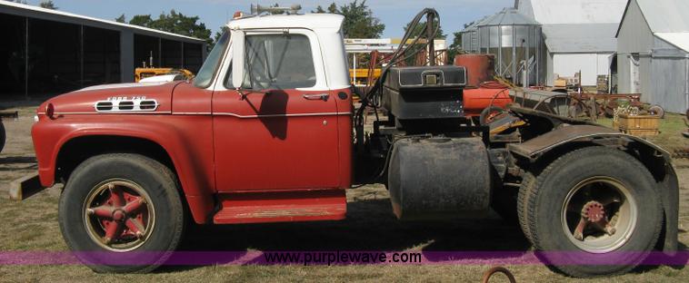 image for item B8187 1966 Ford F750 truck