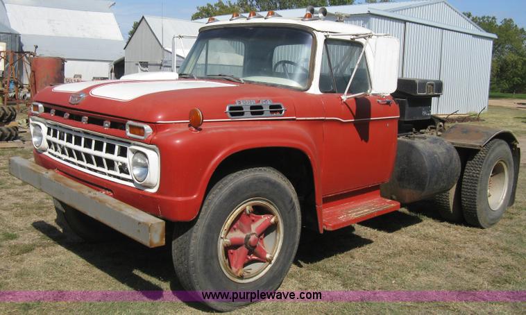 image for item B8187 1966 Ford F750 truck