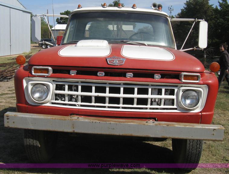 image for item B8187 1966 Ford F750 truck